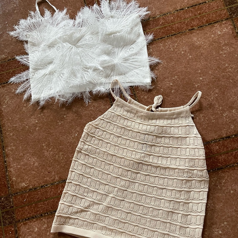 2 super cute tops size xs to s